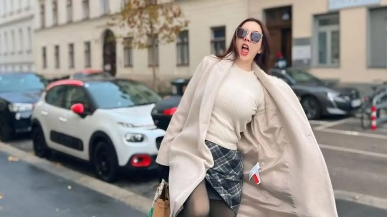 Aura Kasih Bantah Isu Perselingkuhan dengan Ridwan Kamil, Akui Tak Nyaman Aura Kasih Bantah Isu Perselingkuhan dengan Ridwan Kamil, Akui Tak Nyaman