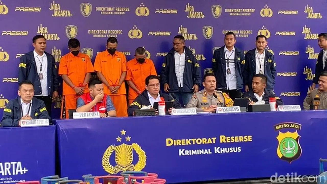 Polda Metro Jaya Ungkap Pengoplosan Gas Subsidi, 3 Tersangka Diamankan Polda Metro Jaya Ungkap Pengoplosan Gas Subsidi, 3 Tersangka Diamankan