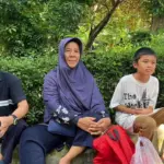 Libur Natal, Kakek-Nenek Ajak Cucu Wisata Murah Meriah ke Ragunan