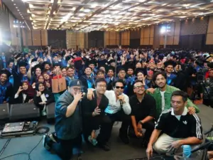 Nidji Beri Pesan Inspiratif di Wisuda Universitas Mercu Buana, Nyanyikan Laskar Pelangi