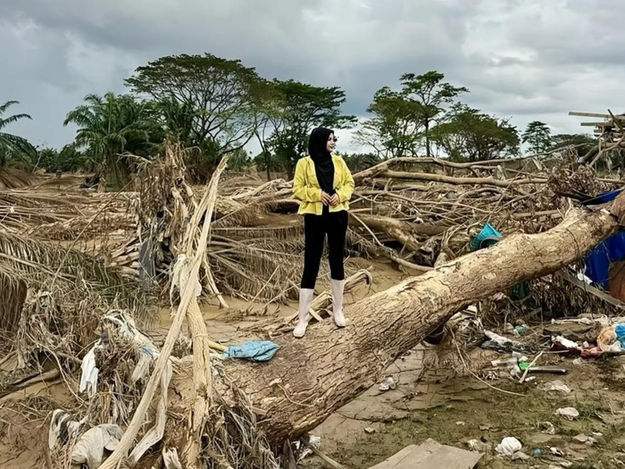 Novi Rizki Ungkap Perjuangan Emosional Saat Salurkan Bantuan ke Aceh dan Sumut Novi Rizki Ungkap Perjuangan Emosional Saat Salurkan Bantuan ke Aceh dan Sumut