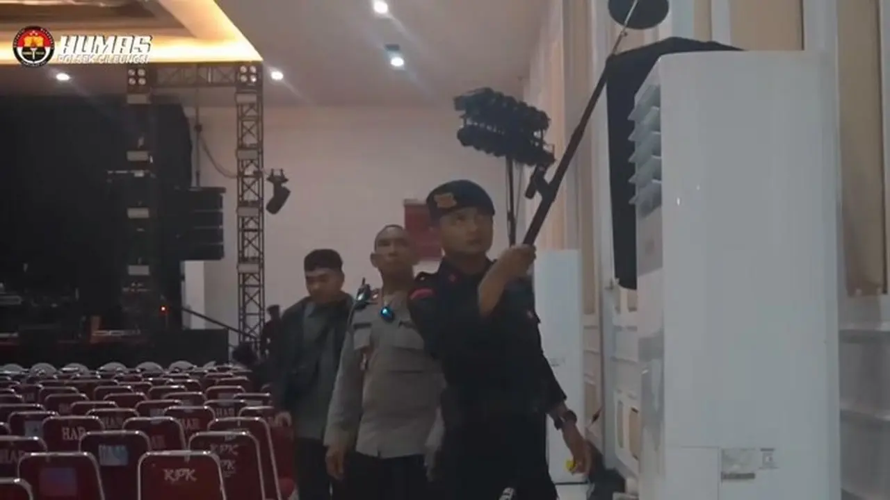 Polisi Sterilisasi 33 Gereja di Cileungsi untuk Amankan Perayaan Natal 2025 Polisi Sterilisasi 33 Gereja di Cileungsi untuk Amankan Perayaan Natal 2025