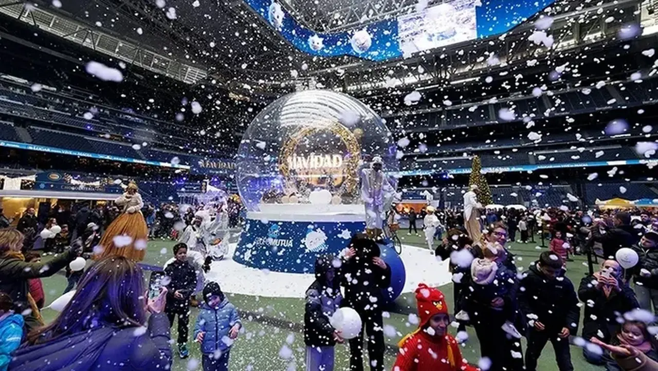Santiago Bernabeu Berubah Jadi Wisata Natal Meriah, Tiket Ludes Terjual