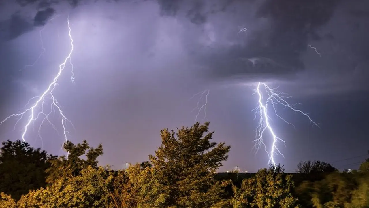 Pendaki Gunung Merbabu Tersambar Petir, Evakuasi Dramatis Dilakukan Lewat Jalur Swanting Pendaki Gunung Merbabu Tersambar Petir, Evakuasi Dramatis Dilakukan Lewat Jalur Swanting