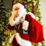 Erling Haaland Berbaju Santa Claus, Beri Kado Spesial untuk Bocah Fans Manchester United