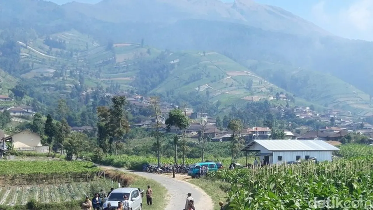 Pendaki Perempuan di Gunung Merbabu Tewas Tersambar Petir Saat Mendaki Pendaki Perempuan di Gunung Merbabu Tewas Tersambar Petir Saat Mendaki