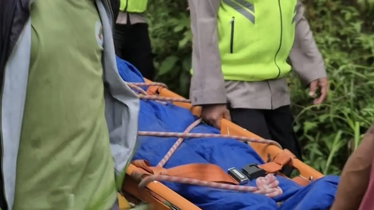 Tiga Pendaki Ilegal Merapi Berbekal Sandal Jepit, Satu Tewas