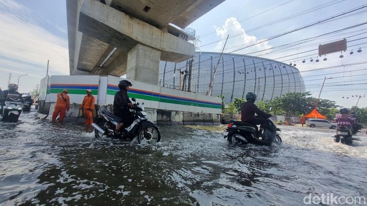 Siklon Tropis Picu Banjir Rob dan Puting Beliung di Jakarta Utara, BPBD Pastikan Tak Ada Korban Jiwa Siklon Tropis Picu Banjir Rob dan Puting Beliung di Jakarta Utara, BPBD Pastikan Tak Ada Korban Jiwa