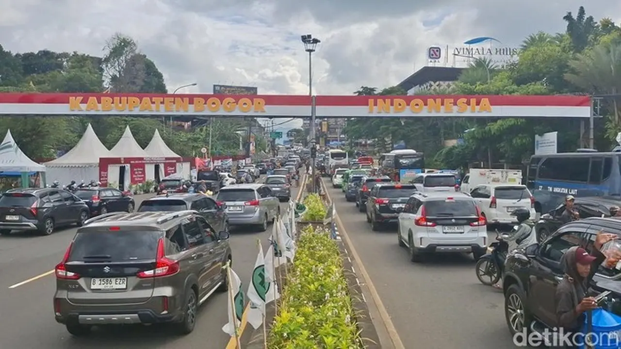 Arus Puncak Bogor Membludak: 15 Ribu Kendaraan Meluncur via GT Ciawi, One Way Diberlakukan