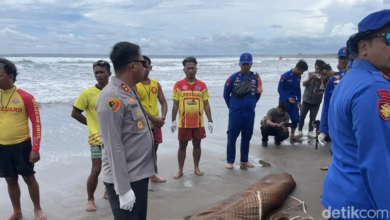 Wisatawan Cilik Terseret Ombak Pantai Pangandaran Ditemukan Meninggal Dunia Wisatawan Cilik Terseret Ombak Pantai Pangandaran Ditemukan Meninggal Dunia