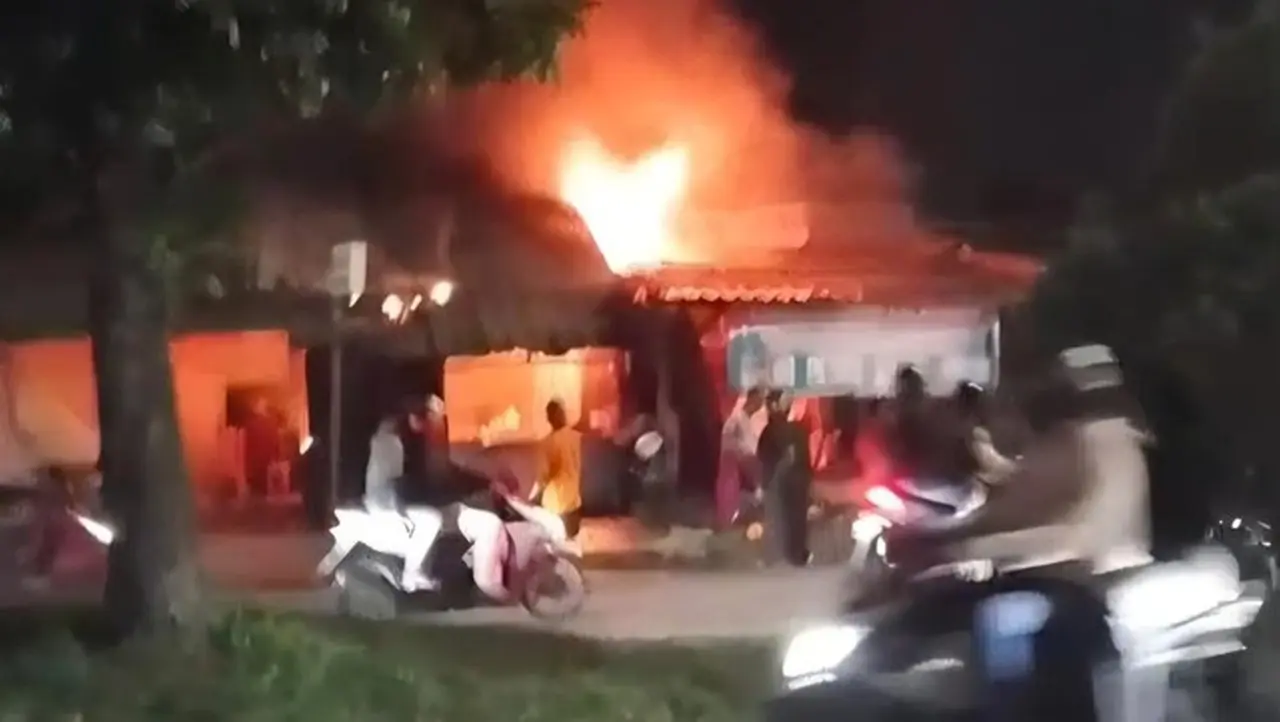 Rumah Makan di Katulampa Bogor Dilalap Api, Dua Pegawai Menderita Luka Bakar Rumah Makan di Katulampa Bogor Dilalap Api, Dua Pegawai Menderita Luka Bakar