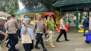 Kapolda Metro Kunjungi Ragunan, Pastikan Keamanan dan Sapa Pengunjung Libur Natal