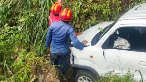 Mobil Terperosok ke Jurang di Bogor Akibat Pengemudi Mengantuk Saat Tikungan