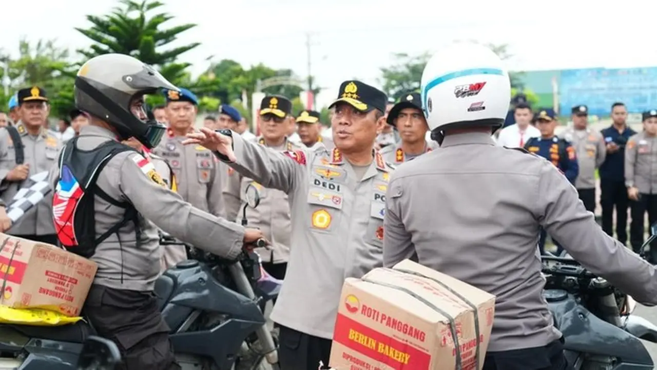 Wakapolri Tinjau Langsung Banjir Aceh Utara, Kerahkan Alat Berat dan Salurkan Sembako Wakapolri Tinjau Langsung Banjir Aceh Utara, Kerahkan Alat Berat dan Salurkan Sembako