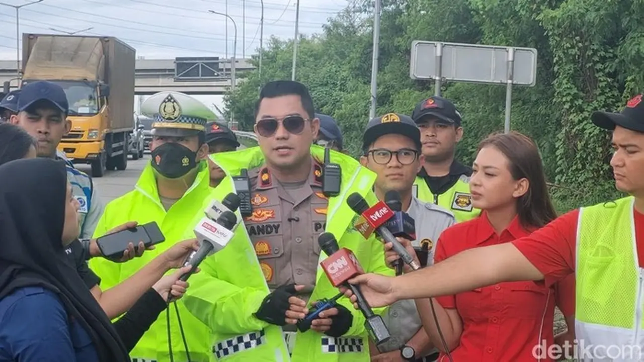 Polisi Ingatkan Truk Sumbu Tiga Hindari Tol Selama Libur Nataru untuk Antisipasi Macet Polisi Ingatkan Truk Sumbu Tiga Hindari Tol Selama Libur Nataru untuk Antisipasi Macet