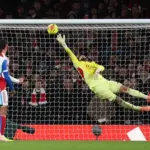 Penyelamatan Krusial David Raya Pastikan Arsenal Puncaki Klasemen Liga Inggris