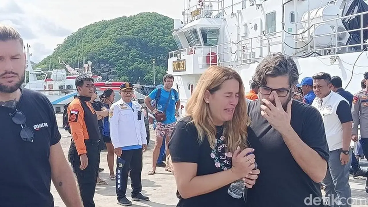 Tangis Istri Pelatih Valencia Pecah, Suami dan 3 Anak Hilang di Kapal Tenggelam Labuan Bajo