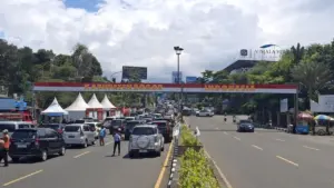 Arus Lalu Lintas Puncak Bogor Terpantau Landai, Rekayasa Terbatas Diterapkan di Titik Kepadatan