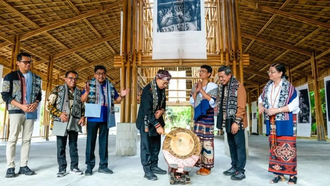 Menteri Kebudayaan Resmikan Rumah Ibu Bumi, Perkuat Ekosistem Tenun Sumba di Nusa Tenggara Timur