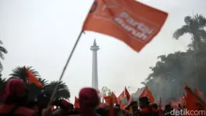 Buruh Gelar Demo di Istana Tolak UMP DKI Rp 5,7 Juta, Gugat ke PTUN
