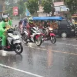 Hujan Deras Guyur Puncak Bogor, Pengendara Diimbau Waspada Bencana Longsor dan Pohon Tumbang