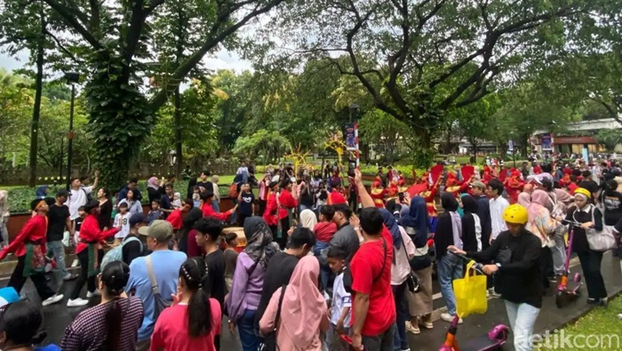 TMII Ganti Kembang Api dengan 1.000 Lilin untuk Aksi Kepedulian Korban Bencana TMII Ganti Kembang Api dengan 1.000 Lilin untuk Aksi Kepedulian Korban Bencana