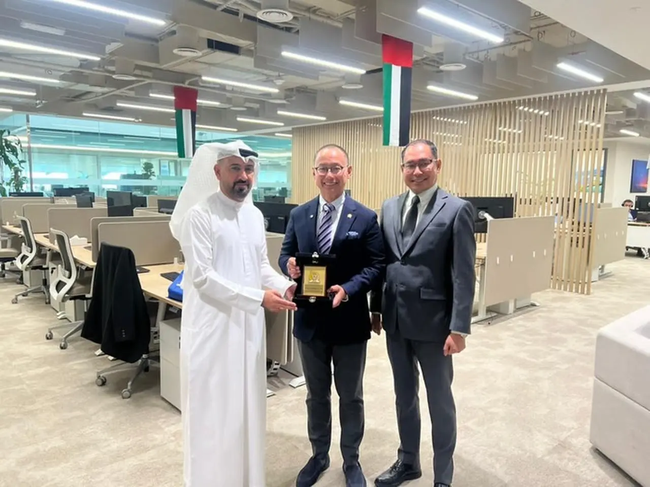 Wakil Ketua MPR Eddy Soeparno Temui Masdar di UEA, Bahas Investasi Energi Terbarukan 10 GW