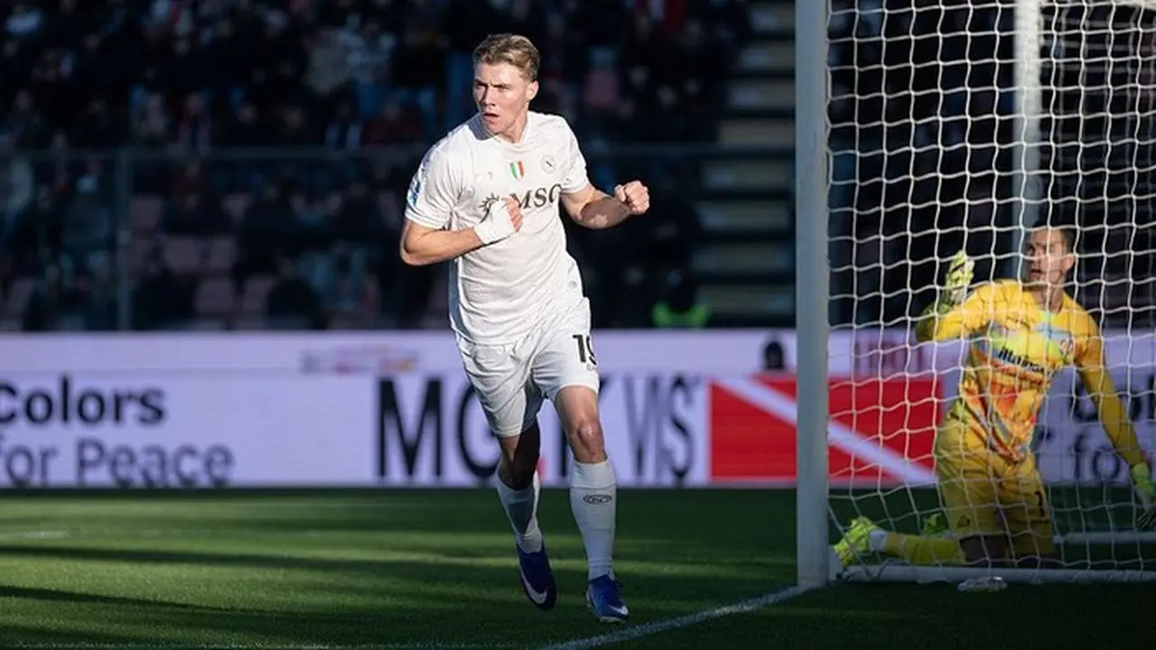 Hojlund Brace Bawa Napoli Taklukkan Cremonese 2-0 di Liga Italia