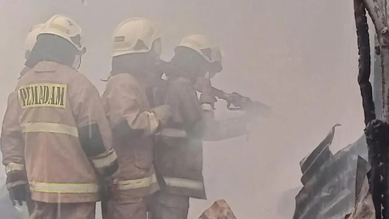 Papan Billboard Sarinah Terbakar Diduga Akibat Korsleting Listrik, Damkar Pastikan Nihil Korban Papan Billboard Sarinah Terbakar Diduga Akibat Korsleting Listrik, Damkar Pastikan Nihil Korban