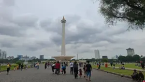 Libur Natal 2025: 130 Ribu Pengunjung Padati Kawasan Monas