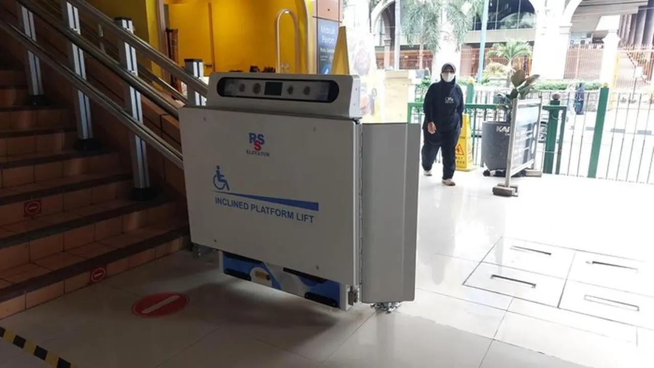Stasiun Cikini Pasang Lift Platform Disabilitas, Fasilitas Pertama di KAI Commuter Stasiun Cikini Pasang Lift Platform Disabilitas, Fasilitas Pertama di KAI Commuter