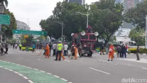 Demo Buruh Tolak UMP Jakarta Bubar, Arus Lalu Lintas Medan Merdeka Selatan Dibuka Kembali