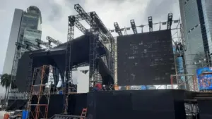 Panggung Tahun Baru 2026 di Bundaran HI Mulai Didirikan, Tanpa Kembang Api Diganti Video Mapping