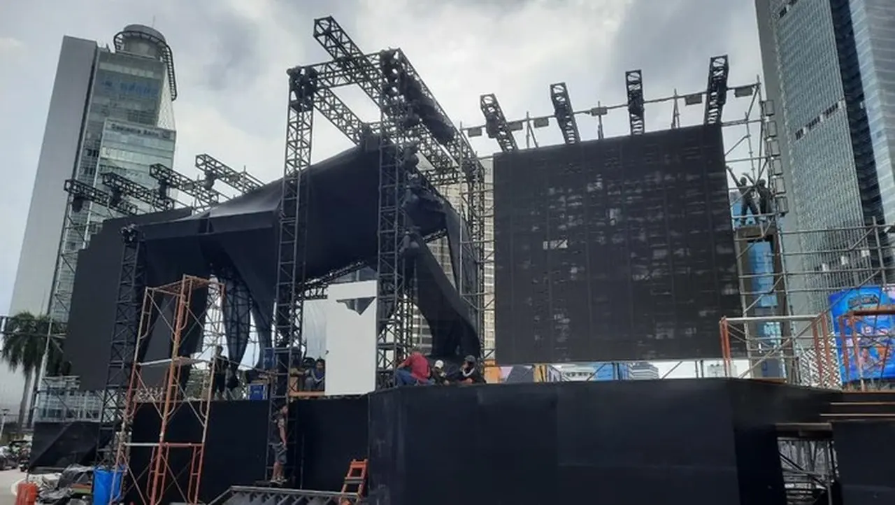 Panggung Tahun Baru 2026 di Bundaran HI Mulai Didirikan, Tanpa Kembang Api Diganti Video Mapping