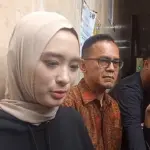 Inara Rusli Berharap Damai dengan Wardatina Mawa, Proses Hukum Tetap Berjalan Inara Rusli Berharap Damai dengan Wardatina Mawa, Proses Hukum Tetap Berjalan