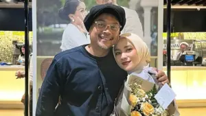 Enno Lerian dan Suami: Kunci Harmonis 14 Tahun Pernikahan Lewat Penerimaan dan Kencan Rutin