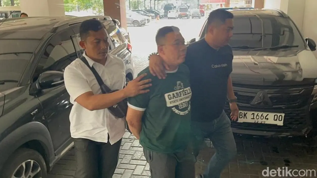 Dua Pengusir Nenek Elina Ditetapkan Tersangka, Satu Masih Diburu Polisi Dua Pengusir Nenek Elina Ditetapkan Tersangka, Satu Masih Diburu Polisi