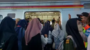 KAI Commuter Imbau Penumpang Liburan Hindari Jam Sibuk KRL Demi Kenyamanan