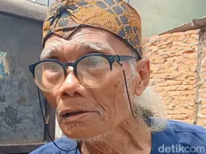 Rumah Warisan Diding Boneng Roboh, Aktor Senior Mengungsi di Kantor RW Matraman