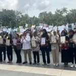 Pramono Anung Serahkan 6.050 Ijazah Warga, Ada yang Tertahan 17 Tahun