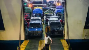 Cuaca Ekstrem Picu Antrean Panjang Kendaraan di Pelabuhan Merak Menuju Lampung