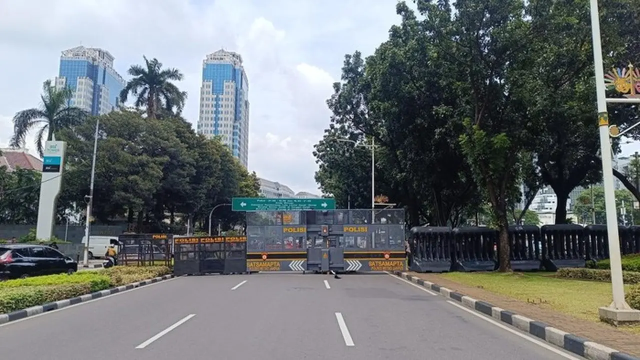 Demo Tolak UMP DKI 2026, Jalan Medan Merdeka Selatan Jakarta Pusat Ditutup Sebagian