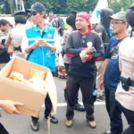 Polwan Polda Metro Beri Pelayanan Humanis Massa Buruh yang Demo di Jakarta Pusat