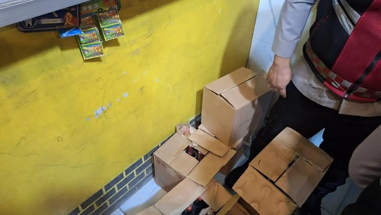 Jelang Tahun Baru, Polres Serang Sita Ratusan Botol Miras dan Larang Pesta Kembang Api Jelang Tahun Baru, Polres Serang Sita Ratusan Botol Miras dan Larang Pesta Kembang Api