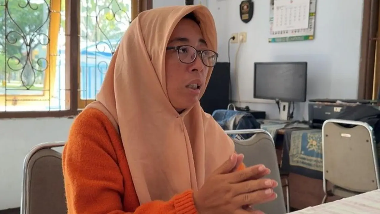 Guru PNS Pasuruan Dipecat Usai Viral Curhat Perjalanan 114 Km, Pemkab Ungkap Alasan Disiplin Guru PNS Pasuruan Dipecat Usai Viral Curhat Perjalanan 114 Km, Pemkab Ungkap Alasan Disiplin