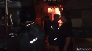 Kebakaran Hebat Landa Pasar Lemahabang Cirebon, Ratusan Kios Ludes Tak Bersisa