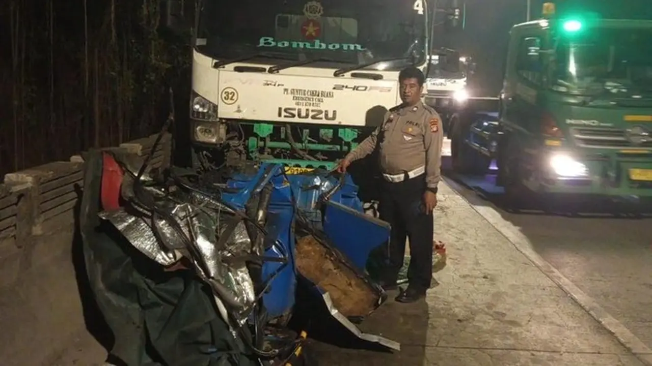 Sopir Bajaj Terjepit dalam Kecelakaan Beruntun Melibatkan Tiga Truk di Marunda