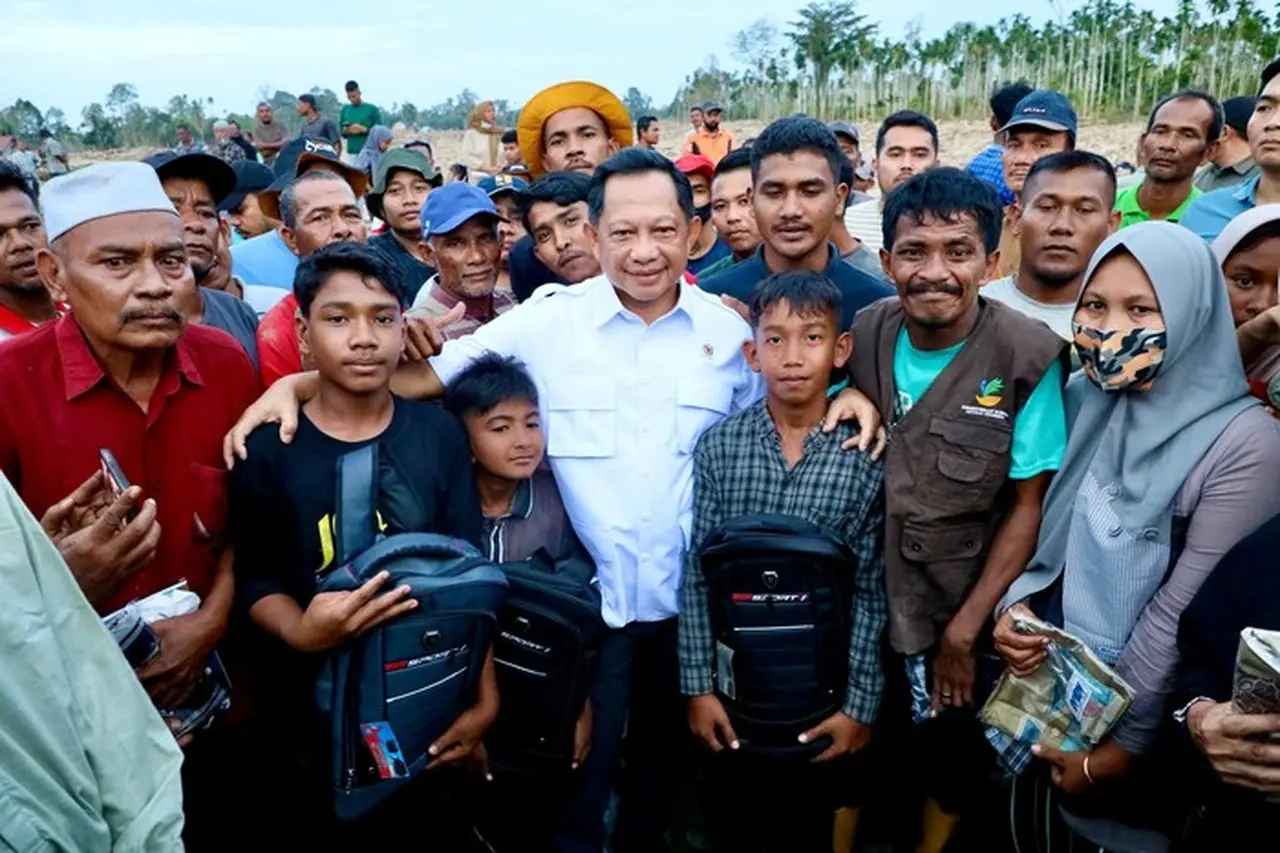 Mendagri Tito Karnavian Serahkan Bantuan Korban Bencana Aceh Utara, Presiden Prabowo Akan Tinjau Langsung