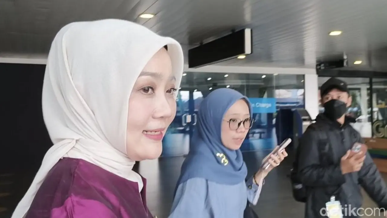 Atalia Praratya Bungkam Saat Ditanya Soal Gugatan Cerai dari Ridwan Kamil