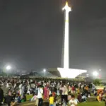 Hujan Sambut Malam Tahun Baru di Jakarta, Warga Tetap Setia Menanti di Monas dan Bundaran HI